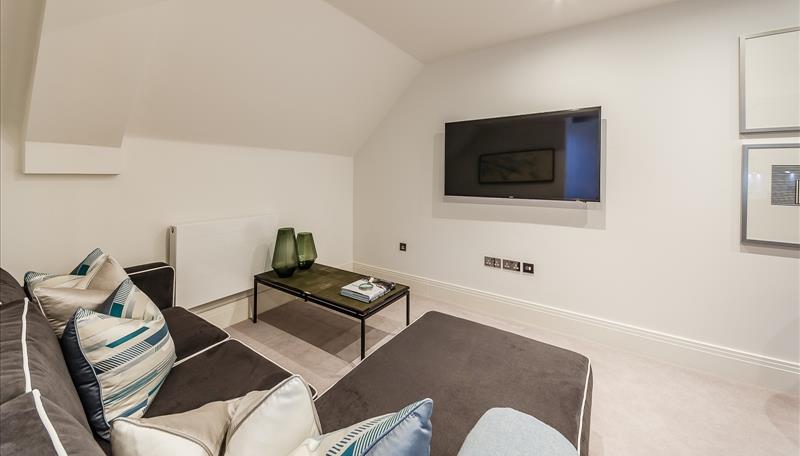 2 bed property in Rainville Road, London
